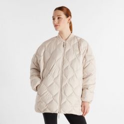 Kurtka damska New Balance WJ43503MBM – beżowa. Brązowe kurtki damskie New Balance, xl, bez wzorów, z materiału, bez kaptura. Za 499.99 zł.