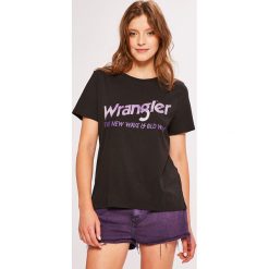 Wrangler - Top. Brązowe topy damskie Wrangler, z nadrukiem, z bawełny, z okrągłym kołnierzem, z krótkim rękawem. Za 99.90 zł.