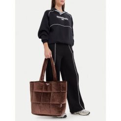 Torebka Reebok. Brązowe torebki do ręki damskie Reebok, bez wzorów, bez dodatków. Za 149.99 zł.