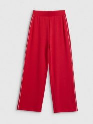 4F Spodnie kibica z szerokimi nogawkami damskie - czerwone S. Czerwone spodnie dresowe damskie 4f, l, bez wzorów, z dresówki. Za 159.99 zł.