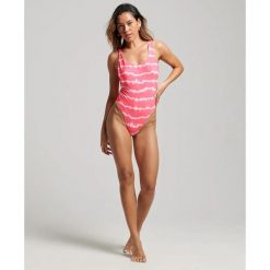 Damski jednoczęściowy kostium kąpielowy Superdry Code Tie & Dye. Czerwone kostiumy jednoczęściowe damskie Superdry., m, bez wzorów, sportowe, do pływania. Za 264.35 zł.