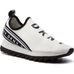 Sneakersy DKNY - Abbi K1966559 White. Białe półbuty damskie marki DKNY, bez wzorów, z materiału. Za 599.00 zł.