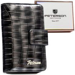 Szary portfel damski ze skóry ekologicznej z tłoczeniem na wzór skóry krokodyla, zamykany na zatrzask i suwak - Peterson. Szare portfele damskie Peterson, bez wzorów, ze skóry ekologicznej. Za 74.99 zł.