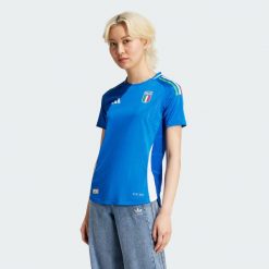 Koszulka Italy Women's Team 2024 Home Authentic. Niebieskie koszulki sportowe damskie Adidas, s, bez wzorów, bez kołnierzyka, bez ramiączek, do piłki nożnej. Za 699.00 zł.