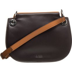 Skórzana torebka "Cordoba 6" w kolorze brązowym - 25 x 19 x 9 cm. Brązowe torby na ramię damskie marki BREE. W wyprzedaży za 454.95 zł.
