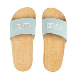 MUNICH efekt sandała — niskie buty roz. 40. Czerwone klapki damskie munich, bez wzorów. Za 319.99 zł.