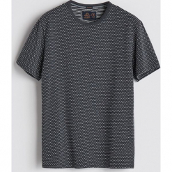 T-shirt z mikrowzorem - Szary. Szare t-shirty męskie Reserved. Za 39.99 zł.