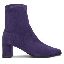 Botki Caprice. Fioletowe botki damskie Caprice, bez obcasa, na słupku, bez zapięcia. Za 239.99 zł.