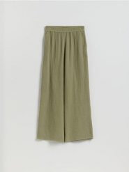 Bawełniane spodnie - oliwkowy. Zielone spodnie materiałowe damskie Reserved, l, bez wzorów, z bawełny. Za 99.99 zł.