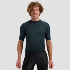 Koszulka kolarska męska Rogelli Essential II. Zielone buty sportowe męskie Rogelli, bez zapięcia, rowerowe. Za 227.00 zł.