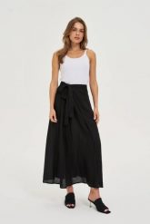 Wiskozowa spódnica midi czarna. Czarne spódnice damskie MOODO, l, bez wzorów, z wiskozy, midi. Za 129.99 zł.