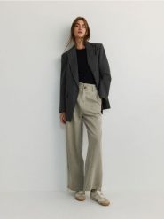 Spodnie z bawełną - jasnozielony. Zielone spodnie materiałowe damskie Reserved, l, bez wzorów, z bawełny. W wyprzedaży za 69.99 zł.