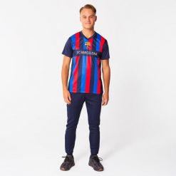 Koszulka piłkarska dla dorosłych FC Barcelona. Niebieskie koszulki sportowe męskie FC Barcelona, s, bez wzorów, z poliesteru, bez kołnierzyka, bez ramiączek, do piłki nożnej. Za 149.99 zł.