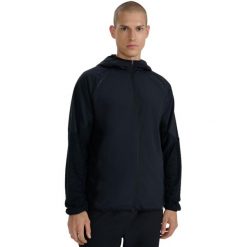 Bluza męska 4F M582 głęboka czerń 4FWAW25TFSWM582 20S. Czarne bluzy sportowe męskie 4f, m, bez wzorów, bez kaptura, do biegania. Za 219.00 zł.