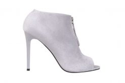 Botki Bayla-056 2074-678 Szary, Skóra naturalna - 40. Szare botki damskie Bayla, z materiału, z otwartym noskiem, bez obcasa, bez zapięcia. W wyprzedaży za 89.10 zł.