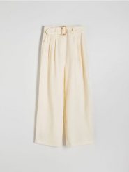 Spodnie z modalem - złamana biel. Spodnie materiałowe damskie Reserved, l, bez wzorów, z tkaniny. W wyprzedaży za 49.99 zł.