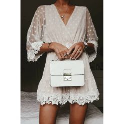 Sukienka IPSA. Sukienki damskie Sukienka IPSA, l, bez wzorów, bez kołnierzyka, bez ramiączek, mini. W wyprzedaży za 99.00 zł.