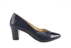 Czółenka Bayla-097 LJ6820-193 Granat, Skóra naturalna - 36. Niebieskie czółenka damskie Bayla, bez wzorów, ze skóry, eleganckie, bez obcasa, na obcasie, bez zapięcia. W wyprzedaży za 89.10 zł.