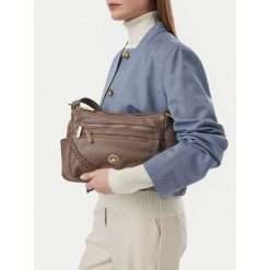 Torebka Beverly Hills Polo Club. Brązowe torebki do ręki damskie Beverly Hills Polo Club, bez wzorów, bez dodatków. Za 169.99 zł.