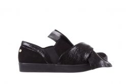 Trampki Bayla-172 M002 Czarny, Skóra naturalna - 37. Czarne trampki i tenisówki damskie Bayla, bez wzorów, z lakierowanej skóry, bez zapięcia. W wyprzedaży za 89.10 zł.