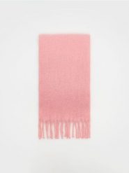 Szalik z frędzlami - różowy. Czerwone szaliki i chusty damskie Reserved, bez wzorów. W wyprzedaży za 59.99 zł.