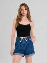 Szorty jeansowe paperbag high waist - niebieski. Niebieskie szorty damskie Sinsay, bez wzorów, z jeansu, z podwyższonym stanem. W wyprzedaży za 45.99 zł.