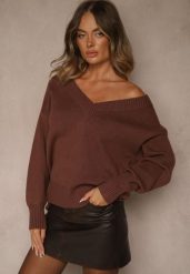 Brązowy Sweter z Kaszmirem i Trójkątnym Dekoltem Plenne. Brązowe swetry damskie Renee, bez wzorów, z kaszmiru, casualowe, bez kołnierzyka, bez ramiączek, bez kaptura. Za 139.99 zł.