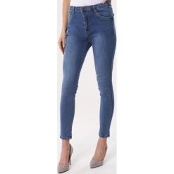 Niebieskie Jeansy Apply. Niebieskie jeansy damskie Born2be, z podwyższonym stanem. Za 79.99 zł.