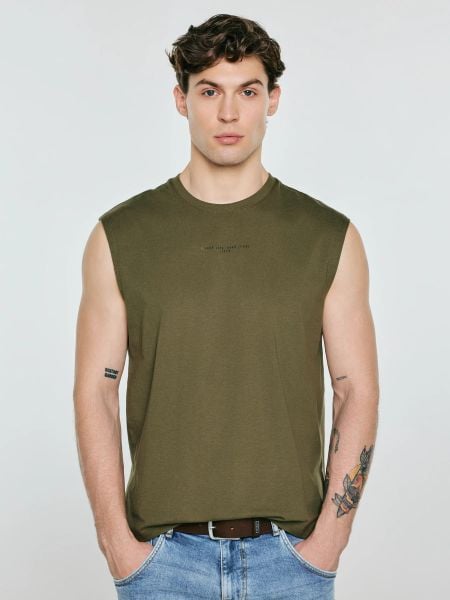 Koszulka męska bez rękawów khaki Irrer 303. Zielone t-shirty męskie Big Star, l, bez wzorów, z materiału, militarne, bez kołnierzyka. Za 79.99 zł.