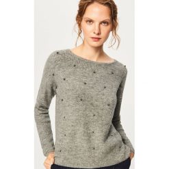 Sweter z perełkami - Szary. Szare swetry damskie Reserved. Za 79.99 zł.