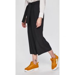 Calvin Klein Jeans - Spodnie. Jeansy damskie marki Calvin Klein Jeans. Za 539.90 zł.