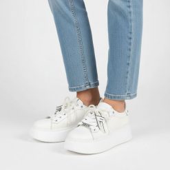 Sneakersy damskie Chebello, cholewka ze skóry naturalnej gładkiej klasyczne sznurowanie ozdobne detale masywna podeszwa zapewniająca stabilność i wyg. Białe półbuty damskie CheBello, bez wzorów, ze skóry, eleganckie, bez obcasa, na platformie, bez zapięcia. Za 629.00 zł.