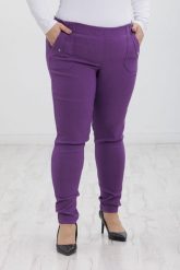 Klasyczne fioletowe spodnie Nita ze zwężoną nogawką PLUS SIZE XXL. Fioletowe spodnie materiałowe damskie Nasi partnerzy, plus size, bez wzorów, z elastanu. Za 159.90 zł.