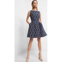 Żakardowa sukienka w kwiaty. Niebieskie sukienki damskie Orsay, w kwiaty, z bawełny, wizytowe, bez rękawów. Za 179.99 zł.