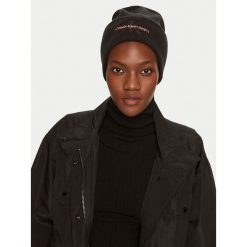 Czapka Calvin Klein. Czarne czapki i kapelusze damskie Calvin Klein, na zimę, bez wzorów. Za 199.99 zł.