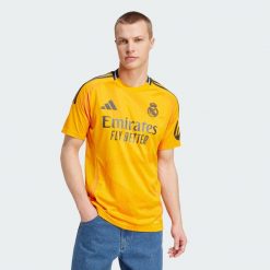 Koszulka Real Madrid 24/25 Away. Brązowe koszulki sportowe męskie Adidas, l, bez wzorów, z materiału, bez kołnierzyka, bez ramiączek, do piłki nożnej. W wyprzedaży za 307.30 zł.