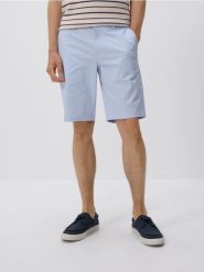Szorty chino regular fit - jasnoniebieski. Niebieskie spodnie materiałowe męskie Reserved, bez wzorów, z bawełny. Za 119.99 zł.