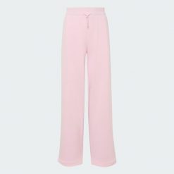 SPODNIE DLA DZIEWCZĄT ADIDAS. Czarne spodnie materiałowe dla dziewczynek Adidas, bez wzorów, z bawełny, z standardowym stanem. Za 199.00 zł.