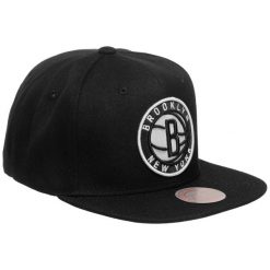 Mitchell & Ness czapka z daszkiem NBA Brooklyn Nets NBA Team Ground 2.0. Czarne czapki i kapelusze męskie Mitchell & Ness, bez wzorów, z materiału, klasyczne. Za 149.00 zł.