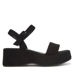 Sandały DeeZee. Czarne sandały damskie DeeZee, bez wzorów, bez obcasa, na koturnie, bez zapięcia. Za 139.99 zł.