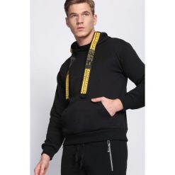 Czarna Bluza Advanced. Czarne bluzy męskie Born2be, na jesień. Za 79.99 zł.
