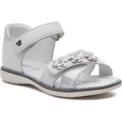 Sandały LASOCKI KIDS CI12-2850-03. Białe sandały dziewczęce Lasocki Kids, z nubiku, bez zapięcia. Za 99.99 zł.