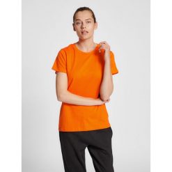 Koszulka damska Hummel Red Basic. Brązowe obuwie sportowe damskie Hummel, bez wzorów, z bawełny, na fitness i siłownię. Za 101.00 zł.