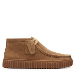 Trzewiki Clarks. Brązowe botki męskie Clarks, bez wzorów, bez zapięcia. Za 469.99 zł.