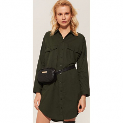 Koszulowa sukienka Oversize - Khaki. Brązowe sukienki damskie House, z koszulowym kołnierzykiem. Za 89.99 zł.