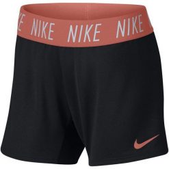 Nike Szorty Dziewczęce G Nk Dry Short Trophy Black Lt Atomic Pink Xl. Spodenki dla dziewczynek marki Nike. W wyprzedaży za 73.00 zł.