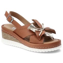 Sandały damskie Artiker, cholewka ze skóry naturalnej zapinane na sprzączkę z efektowną kokardą, brązowe, 58C3157. Brązowe klapki damskie Artiker, bez wzorów, z materiału, eleganckie, bez obcasa, na koturnie. Za 259.00 zł.