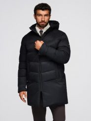 Długa pikowana kurtka męska z kapturem – czarna V1. Czarne kurtki męskie Ombre Clothing, na zimę, m, z aplikacjami, z materiału, eleganckie, z kapturem. W wyprzedaży za 442.49 zł.