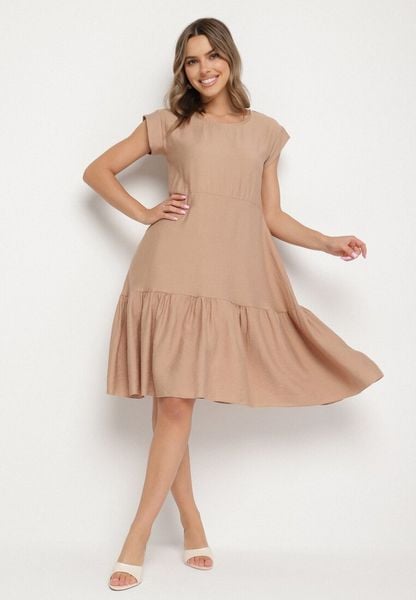 Jasnobrązowa Wiskozowa Sukienka o Rozkloszowanym Kroju Lizena. Brązowe sukienki damskie Born2be, na co dzień, na lato, bez wzorów, z wiskozy, klasyczne, bez kołnierzyka, bez ramiączek, rozkloszowane. Za 69.99 zł.