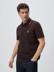 Koszulka polo regular fit - ciemnobrązowy. Brązowe koszulki polo męskie Reserved, l, bez wzorów, z bawełny, bez ramiączek. Za 79.99 zł.